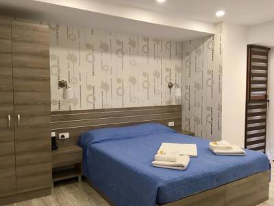 Picture Business class room